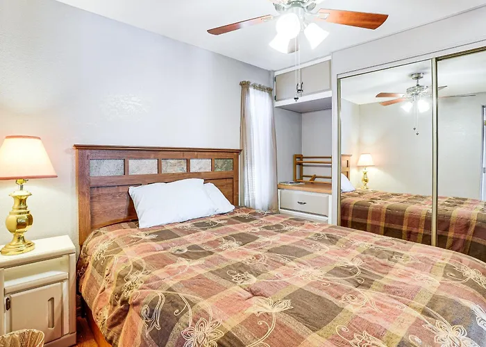 Ferienhaus Pool, Hot Tub & Tennis Courts: Near Dtwn