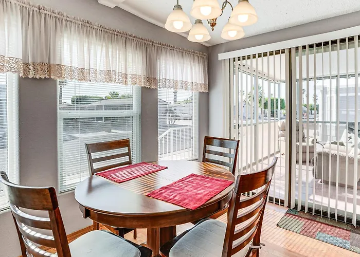 Pool, Hot Tub & Tennis Courts: Near Dtwn Ferienhaus *